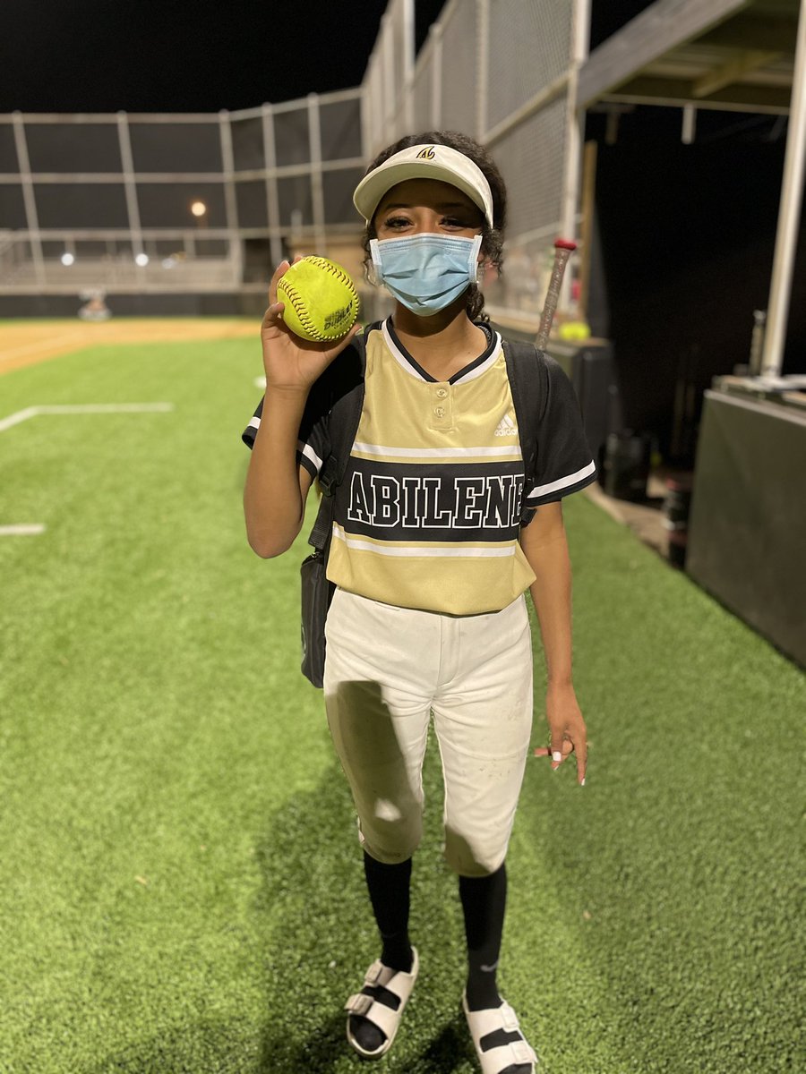 Eagle_Softball1's tweet photo. Battled until the very end last night, but came up a little short vs. Midland. 

We saw some good things though. One of those good things being Kayley Washington’s very first home run in the bottom of the 7th to give us a chance! Very proud of the fight the girls had. https://t.co/TGUEF2MLin