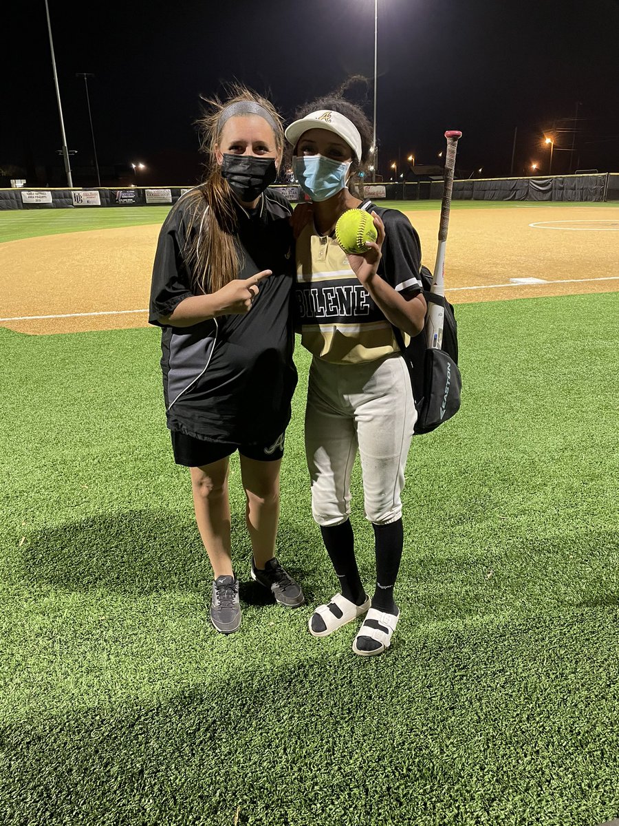Eagle_Softball1's tweet photo. Battled until the very end last night, but came up a little short vs. Midland. 

We saw some good things though. One of those good things being Kayley Washington’s very first home run in the bottom of the 7th to give us a chance! Very proud of the fight the girls had. https://t.co/TGUEF2MLin