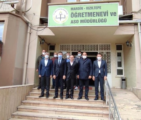 #Kızıltepe Öğretmenevi’ini Önceki Dönem #Ak Parti #Derik İlçe Başkanımız @AliOsmanTUTAL2  ile birlikte dost ve akrabalarla ziyaret ettik.Göreve yeni başlayan Kurum Müdürü Nimet Aydoğan’a hayırlı olsun dileklerimizi ilettik;istişarelerde bulunduk.

İlgileri için teşekkür ediyorum.