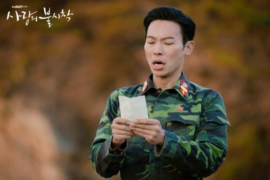 kdramadaisy's tweet photo. itaewon class and crash landing on you crossover in #VincenzoEP11  😆 https://t.co/w2scamwnf4