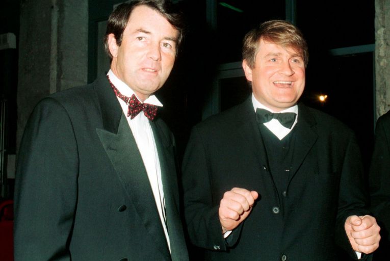 jimfitzpatrick's tweet photo. When you buy @FineGael they stay bought.
#DPP #CAB only interested in lesser criminals not these well-connected mafia dons, all above the law.
Where do they think all this money came from?
The Tooth Fairy?
#DigiCell #Siteserv #Actavo #IrishWaterMeters
#beaconhospital https://t.co/go9CYDNQXi