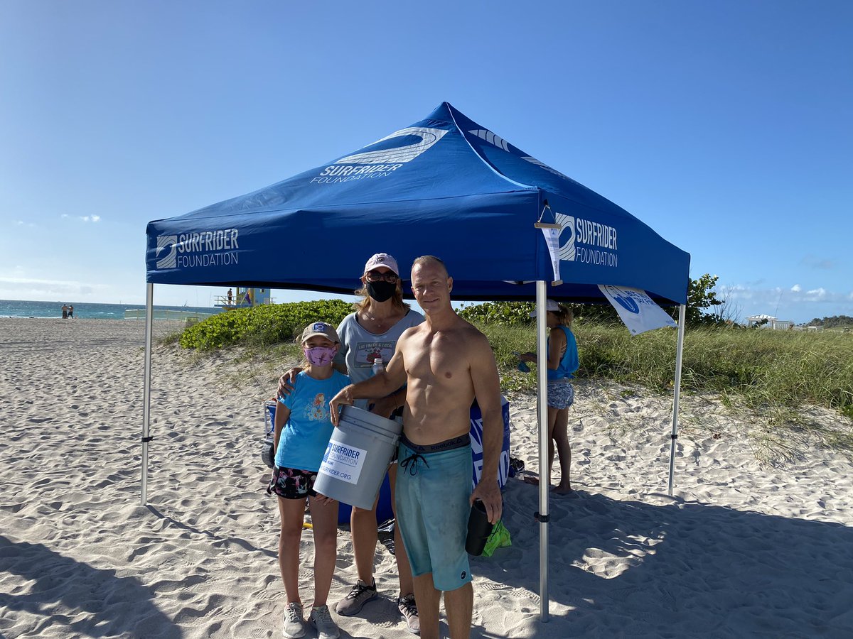 CBoomerVazquez's tweet photo. A fun moment running into @HeadCoachKev - another @BCAlumni from our #MiamiChapter this morning! Our Jesuit undergraduate education at @BostonCollege was underpinned by a lifelong appreciation to be in service to others. ❤️ https://t.co/gJabIB6ABT #volunteer #community https://t.co/MveG5Cmc6B