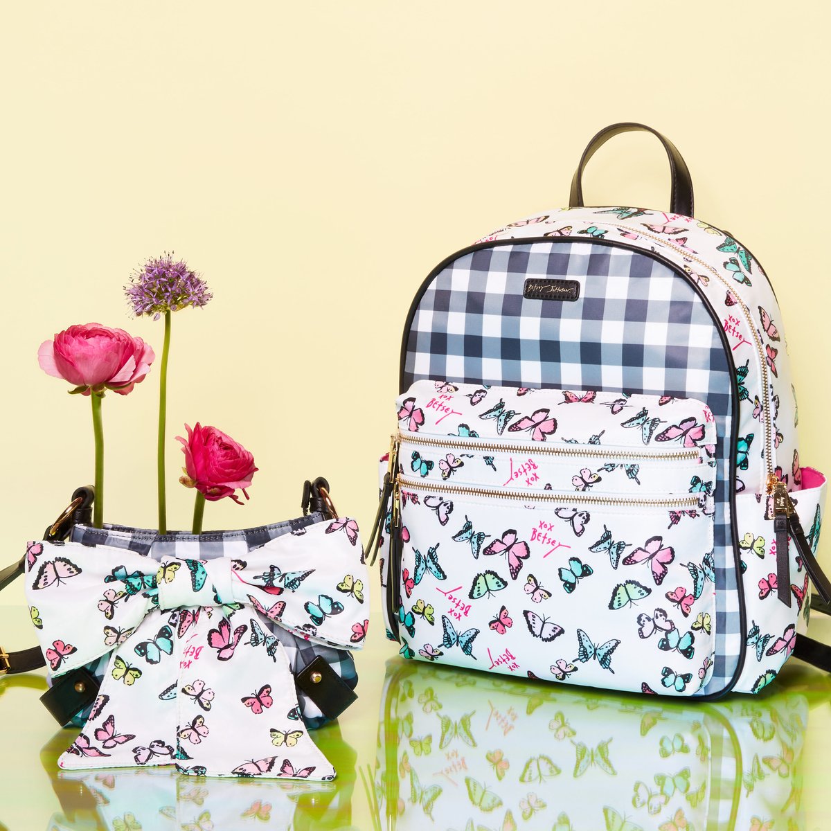 Are you a handbag or backpack girl? Comment below ⬇️
#BetseyJohnson
cutt.ly/ek6W2LO
