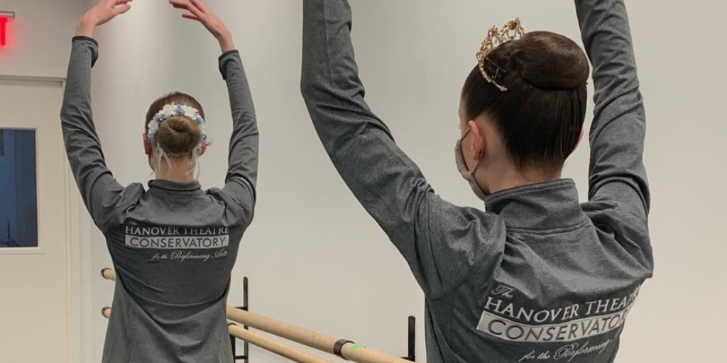 HanoverTheatre's tweet photo. Last weekend, we hosted @yagp, our first public event in over a year! We are incredibly proud of our conservatory dance students who prepared for & performed in YAGP and our faculty members who trained & supported these dancers. Join us in congratulating them! π #THTConservatory https://t.co/SWHLxaYnZs