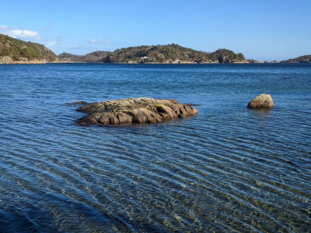 eliegardner's tweet photo. Clear water, blue skies #tregde #sørlandet #norway #nature https://t.co/fG1cwAbbdf https://t.co/VMN6VM4ZrM