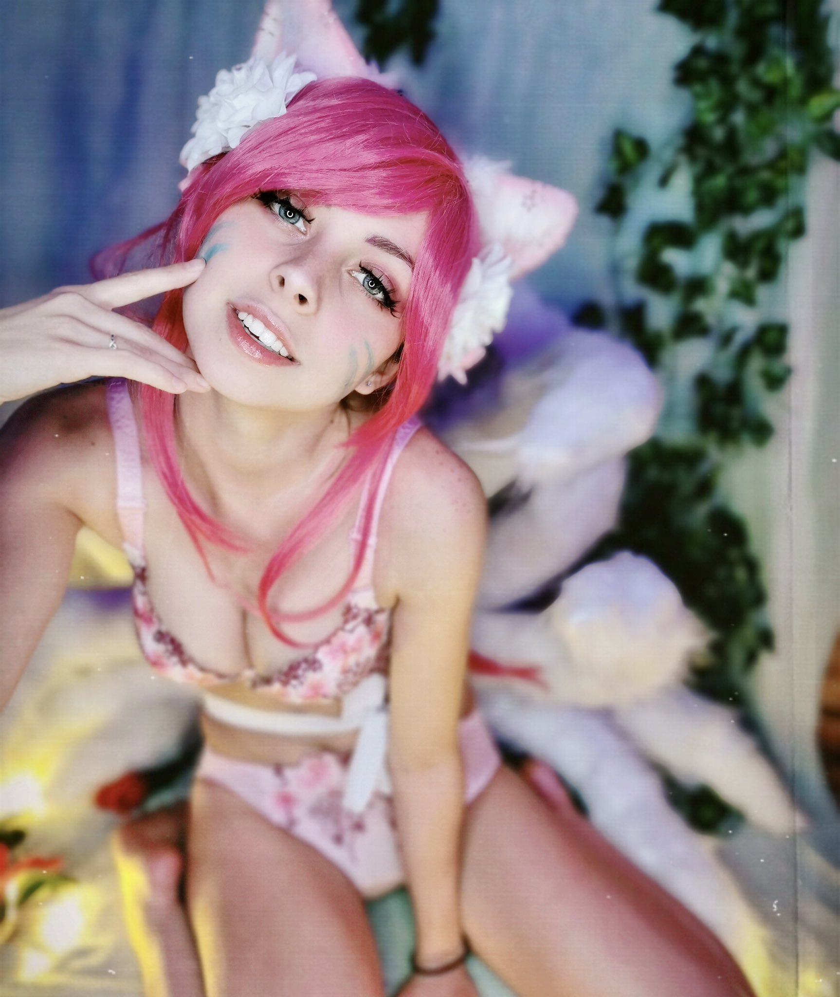 What do you think of the new league champ? (Not this, I’m casual elderwood Ahri 😂) Gwen looks cute! https://t.co/vKKQkWVeDh