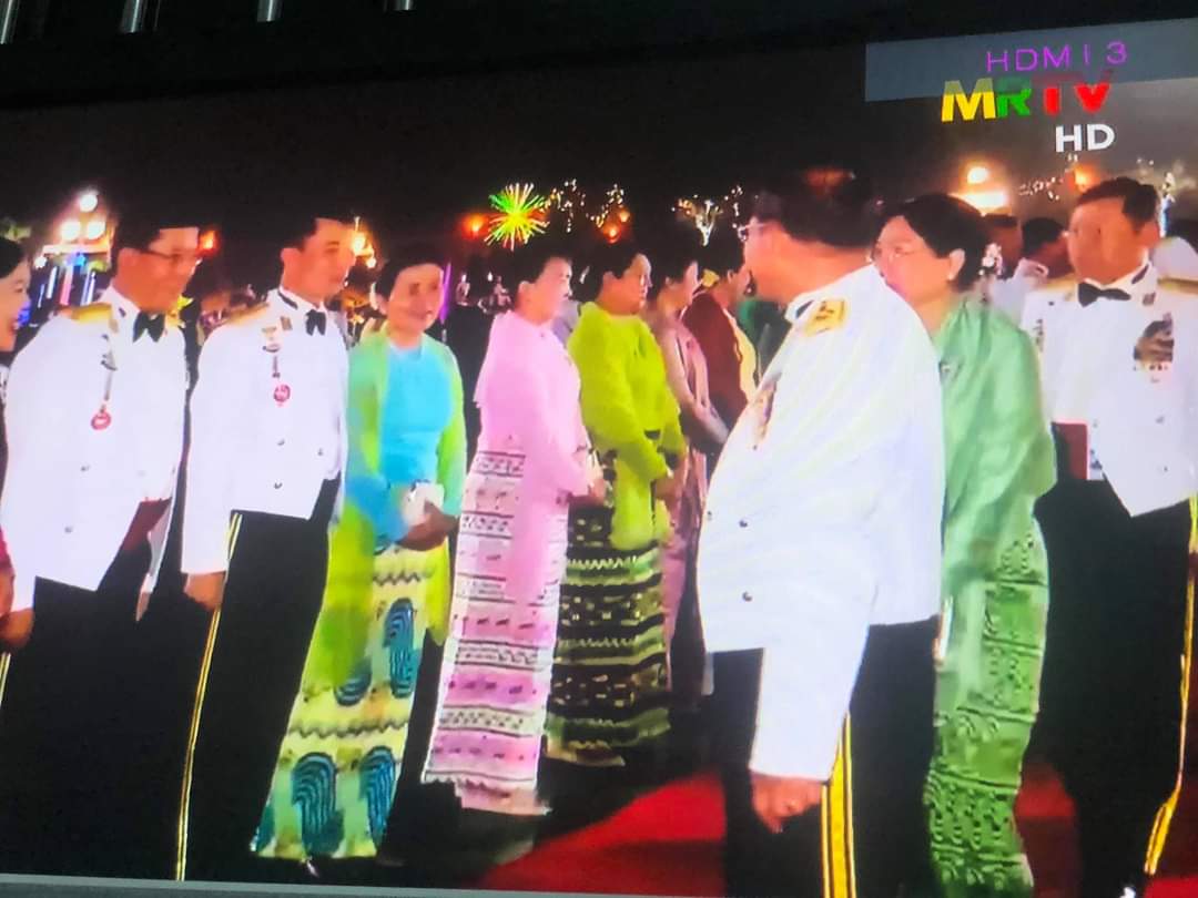 Okka31315887's tweet photo. @maytoekhine @SchranerBurgen1 @UKUN_NewYork @RapporteurUn @UNHumanRights @UN @freya_cole @TostevinM They arrested and charged President U Win Myint, under the National Disaster Management Law. On the other hand, they were celebrating in a crowd. What law? https://t.co/gW5V7q6bUC
