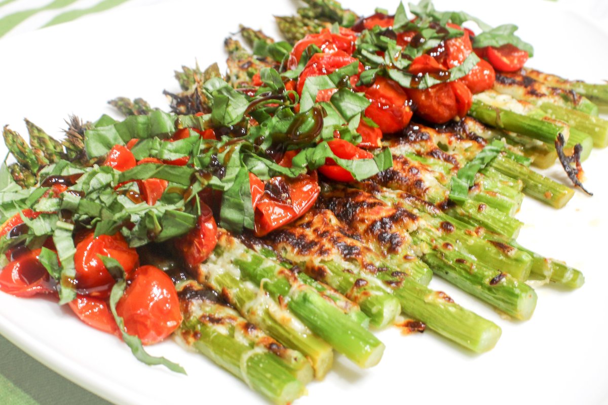 forkandthecork's tweet photo. The sun is out, it’s warming up, I got asparagus on my mind.  Happy SPRING!  Asparagus sings Spring.  No Easter celebration, Mother’s day, or really any get together this time of year is complete without asparagus. https://t.co/rmP5hpTErz