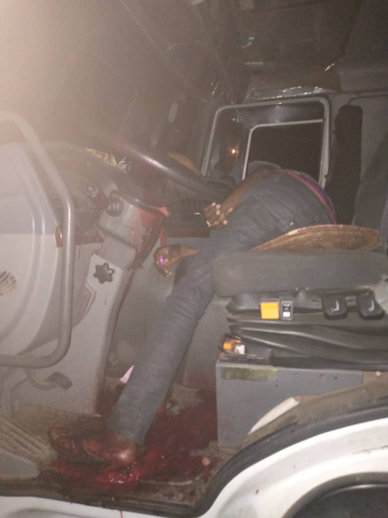 Hamma141's tweet photo. We demand justice for sadam . A bhn logistics driver who was short straight on the head by a police at Karu checkpoint Jos. Nigeria is not dead, the law is still in play . #LawAndOrderSVU @PoliceNG_CRU @CNNPolitics @hrw @humanrightslaw https://t.co/6ZJ9rIVoma