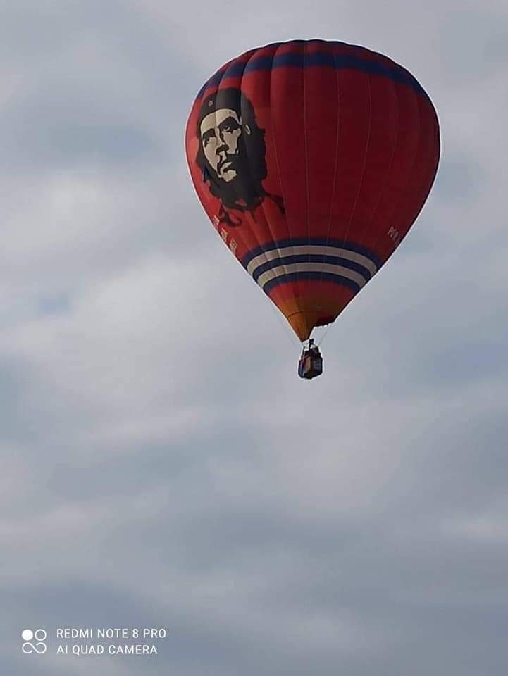 EnriqueANPP's tweet photo. El mundo junto a #Cuba🇨🇺 en la lucha contra el bloqueo.
✔Globo aerostático sobrevuela Moscú #Rusia🇷🇺, exigiendo #NoMásBloqueo #SolidaridadVsBloqueo. 
✔En el cielo de Turín #Italia🇮🇹, con globos también se reclama #UnblockCuba. 
Por todo el planeta🌎 #PuentesDeAmor #JuntosXCuba. https://t.co/Spon8wUqc0