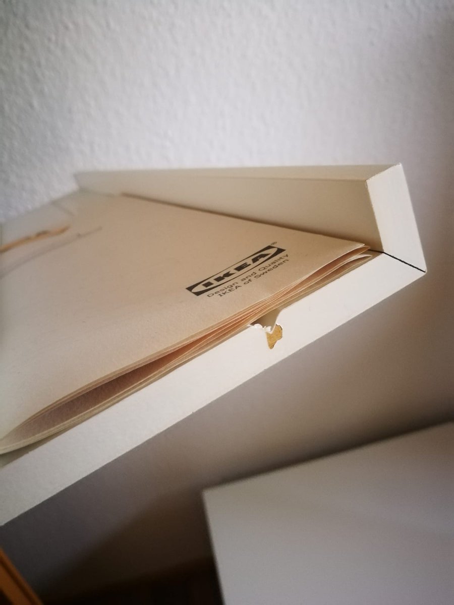 unknownyam's tweet photo. @IKEA_Presse Hi IKEA, im Kallax Boden fehlen die Löcher, das Wandregal ist kaputt, 3h in der Telefon Warteschlange und beim Kontaktformular kommt eine Fehlermeldung. Was ist da los? https://t.co/UugZ1wjKVD