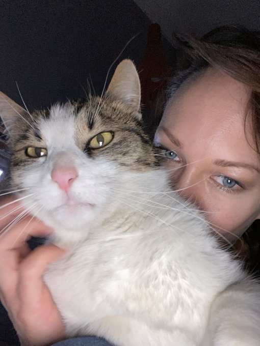 Saturday snuggle 🥰 https://t.co/liWwR0YHqy