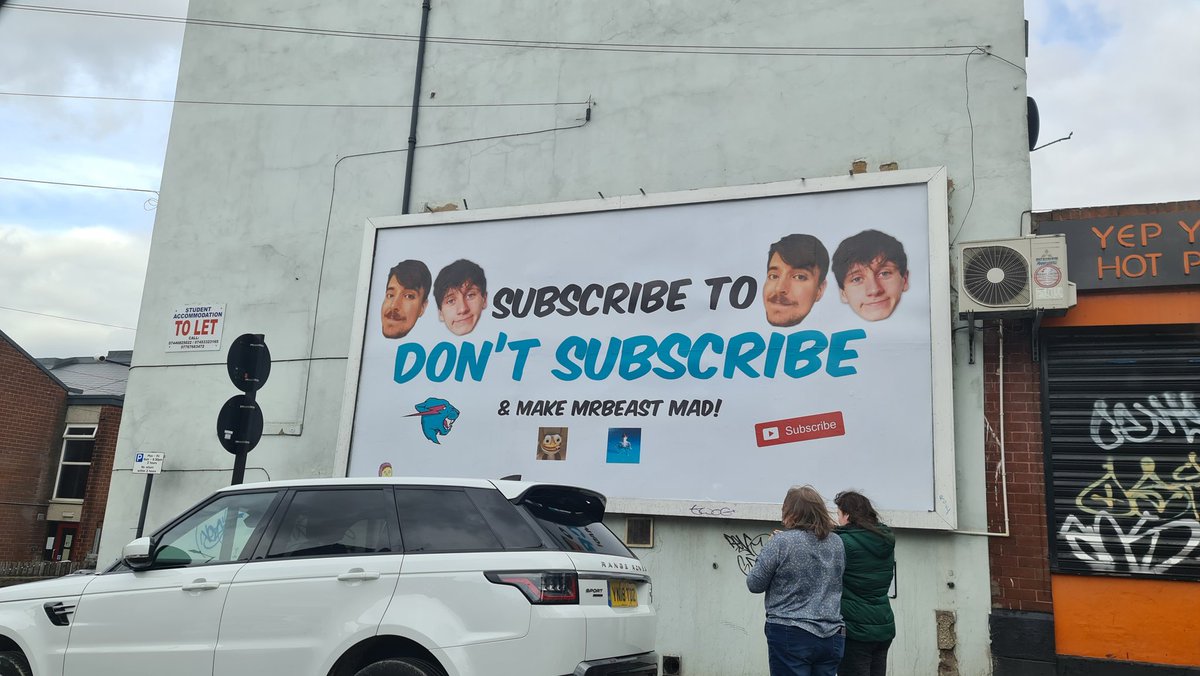 Philmeat's tweet photo. Only drove past it and there was a few people i caught looking and pointing at it. Subcribe to Dont subscribe @JackMasseyWelsh #dontsubscribe #DONTSUBSCRIBE
#sheffield https://t.co/pXRv0cqFHA