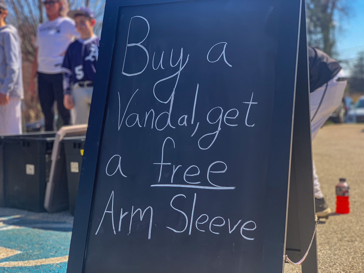 PBTourneys's tweet photo. Head on over to the @VictusSports tent for some 🔥 apparel and bats 🤟

Better hurry because they’re only here until 4pm! https://t.co/VbzND1JP5t