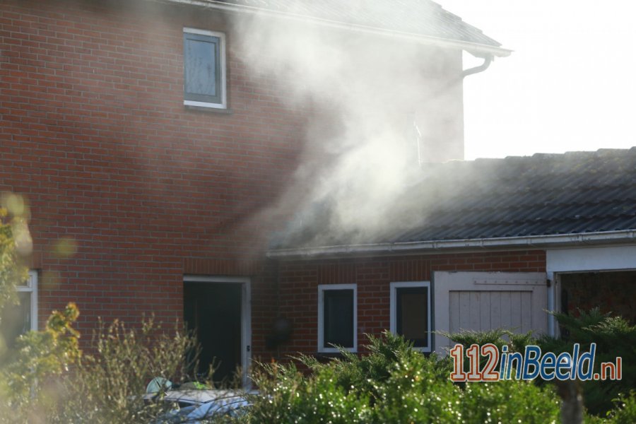 Vlammen van brandende frituurpan schieten in afzuigkap van woning #Gieterveen. 112 in Beeld.