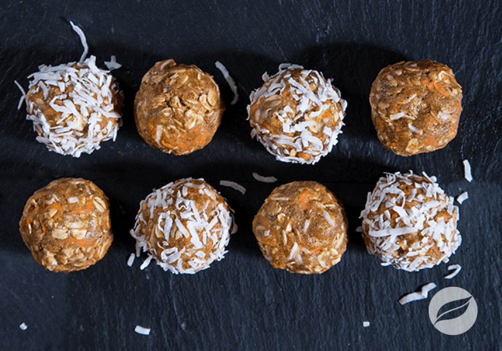 WildtreeInc's tweet photo. What healthy spin on Carrot Cake do you choose: Carrot Cake Energy Bites or Carrot Cake Smoothie? View both recipes &amp; shop nutrient rich Plant-Based Meal Shakes here: https://t.co/fZpCP9SeAN 

#wildtree #mealreplacementshakes #plantbased #vegansmoothies https://t.co/RlAnvPuNPE