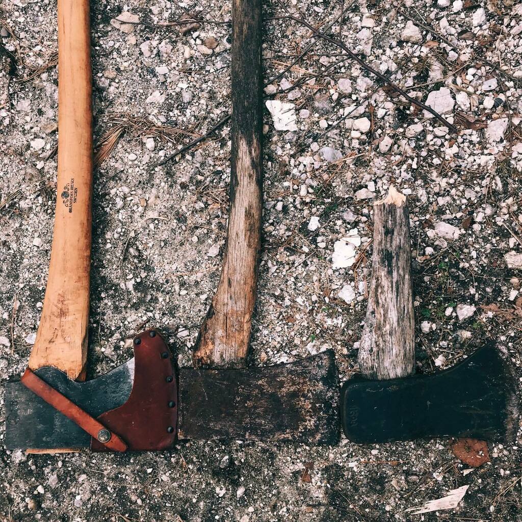 walterbriggs's tweet photo. 3 axes. 3 broken hafts. Time for some tool surgery. https://t.co/aLS57ryzmi