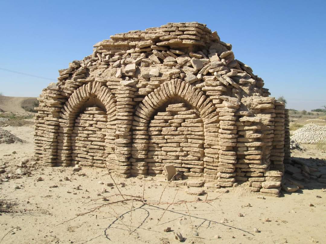 AsadMirBaloch1's tweet photo. The oldest cemetery is Bagh #Balochistan. Similarly, there are many tombs in Balochistan which are still in good condition. But no one knows what century it belongs to.#UNHeritage #BalochistanHeritage #oldGrave https://t.co/1ytSvyUauX