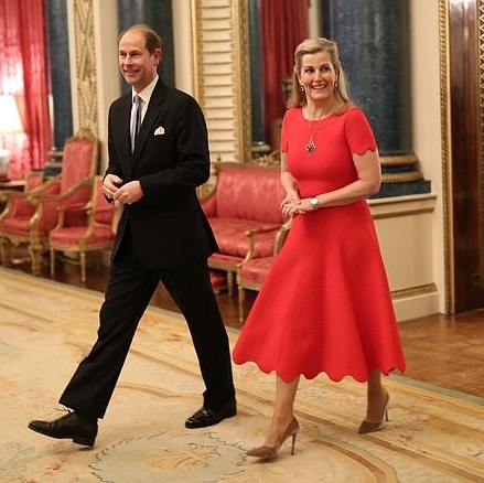 replicateroyals's tweet photo. If you have admired Sophie's Alaia scallop detail dress, you'll love this! 

https://t.co/UZqSZ5l8Vw
https://t.co/OYegH03Bwk

📸 Express Digest https://t.co/sX2eoQHo5V
