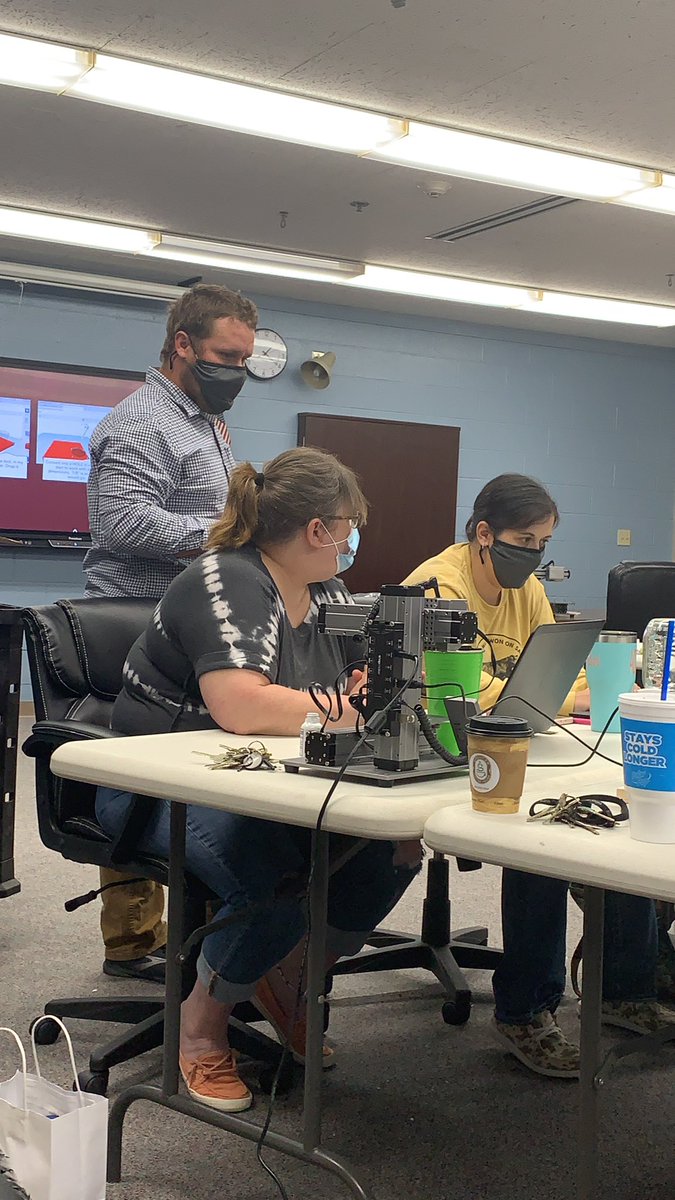 OVMS teachers learn how to use Tinkercad software in preparation for using the Snapmaker.  #socsowen <a href="/IUMILL/">IU MILL Makerspace</a> <a href="/OwenCounty_CF/">Owen County CF</a>