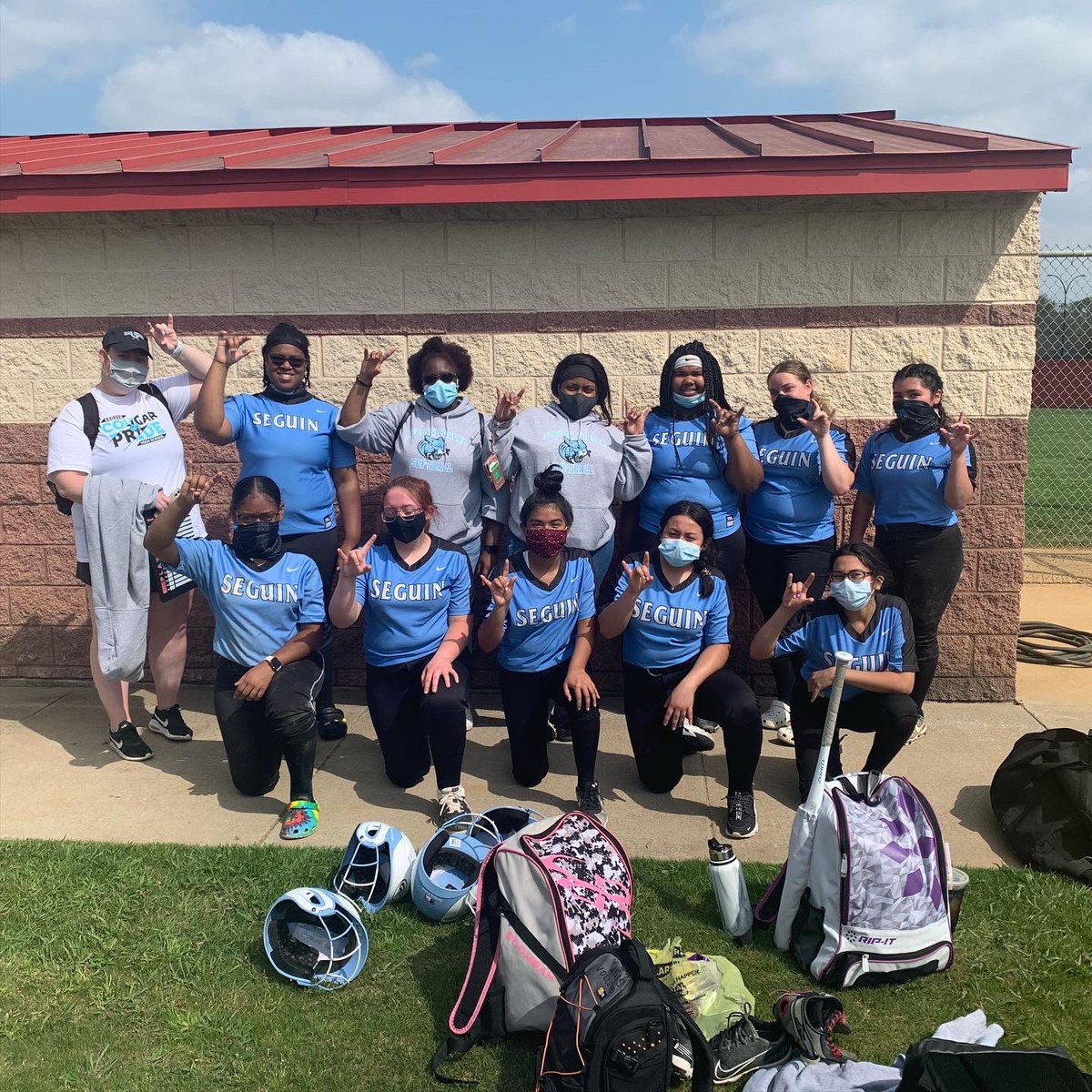 seguin_softball's tweet photo. JV won against Sam Houston 15-7!! Way 2 Go!! 🥎🙌🏼💯 @JuanSeguinHS https://t.co/QzAjs2OHev