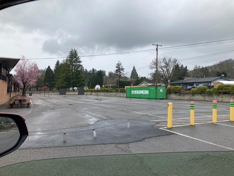 Phil61075386's tweet photo. Encontrado en el parking de una escuela en Oregon #openallcontainers https://t.co/t4Agflu6ek