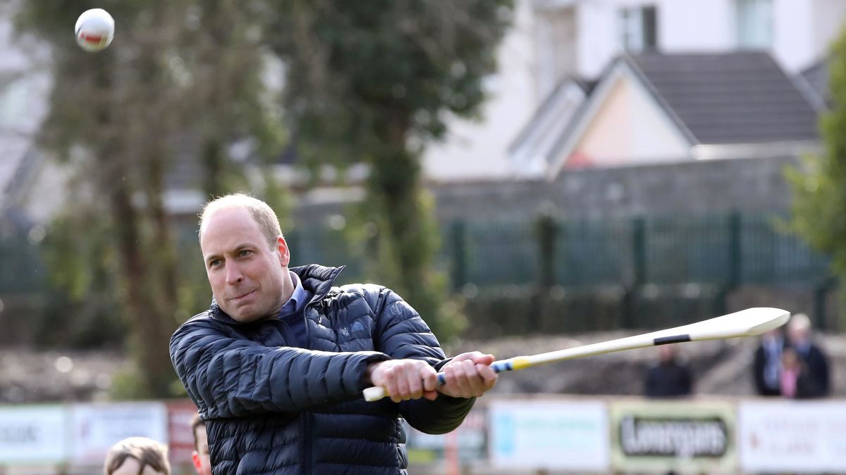 Jezebel's tweet image. BREAKING: Millions of Bald Men Have Died Apparently dlvr.it/RwVKbZ