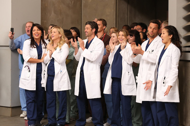 SeriesUpdateFR's tweet photo. Il y a 16 ans, la série Grey's Anatomy diffusait son premier épisode. https://t.co/eWxZFc36jl