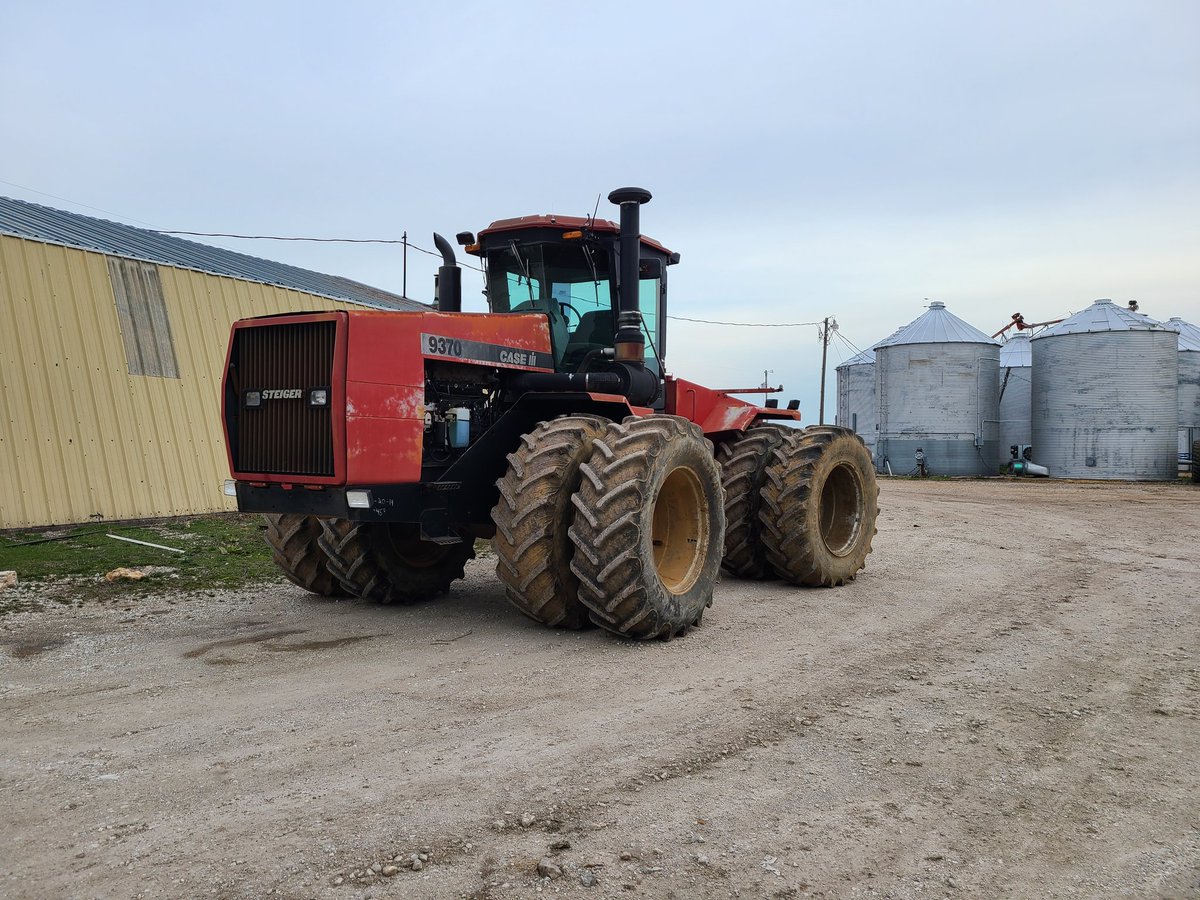 marioncofarmer's tweet photo. Just some random pictures of my #caseih9230 and my #caseih9370. Both are getting ready for the spring hopefully it dries out and I can get them in the field. #steiger #paidforjunk #needspaint https://t.co/6awk0CdZsm