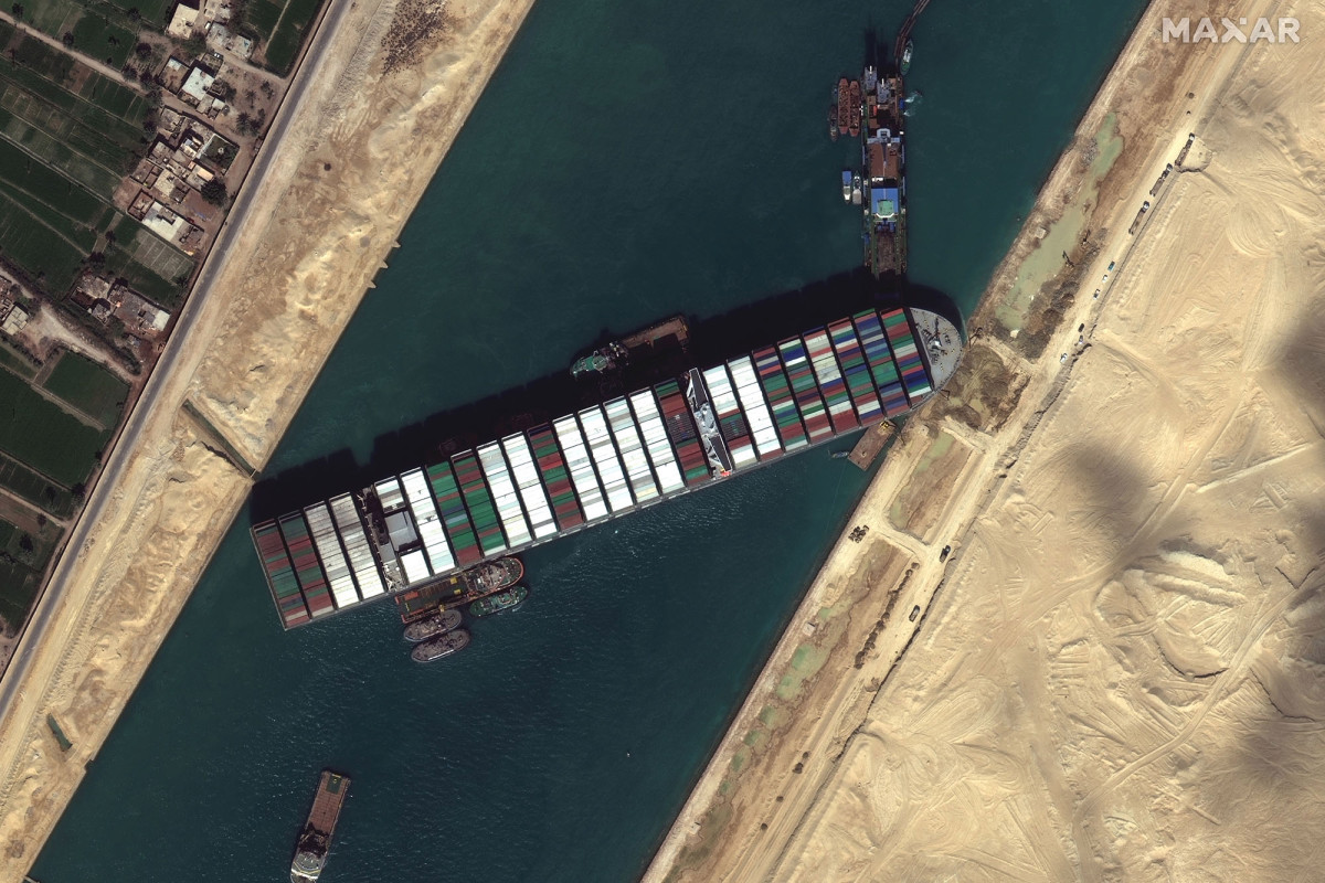 nypost's tweet photo. US Navy ready to help free cargo ship blocking Suez Canal https://t.co/vSGmWPA2rD https://t.co/Xat41Sxsaj
