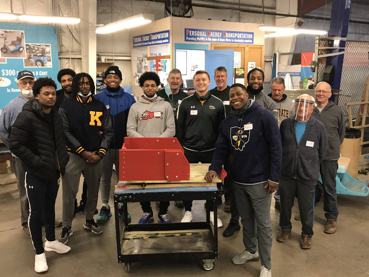 Coach_Middleton's tweet photo. “You, my brothers and sisters, were called to be free. But do not use your freedom to indulge the flesh ; rather, serve one another humbly in love.” 
Galatians 5:13
#FlashFAST⚡️
#BeTheAlpha🦅
#ICE🥶 https://t.co/frzK5YmW1M