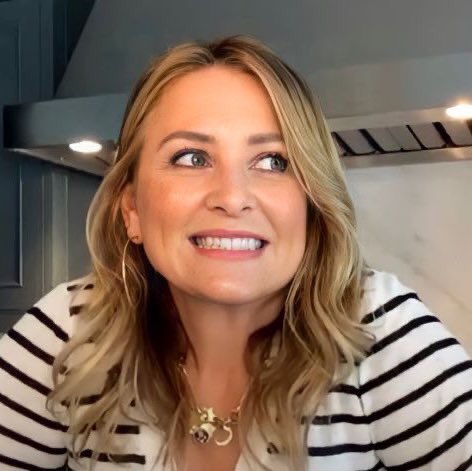 stoneswallowed's tweet photo. Watch a new     vs      watching greys
     show                         over and over https://t.co/3YKBjw6DSH