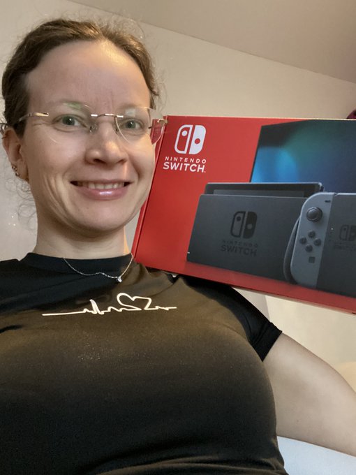 Mein eigenes #Geburtstagsgeschenk ist heute angekommen! Danke an alle die das mit einem Amazon GS erm&ouml;glicht<a href="/tag/geburtstagsgeschenk"class="tags">#Geburtstagsgeschenk</a><a href="/tag/nintendo"class="tags"><span>#nintendo</span></a><a href="/tag/zocken"class="tags"><span>#zocken</span></a><a href="/tag/nintendoswitch"class="tags"><span>#nintendoswitch</span></a>