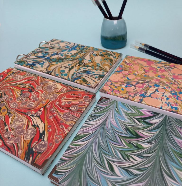 Fab new blogpost on our website all about ‘Decorative papers for bookbinding’ by the talented <a href="/aquabookbinding/">Aqua Handmade Books</a>  (plus some fascinating archive footage of marbled papers being created 
in the seventies)
chiswickcreatives.co.uk/decorative-pap…