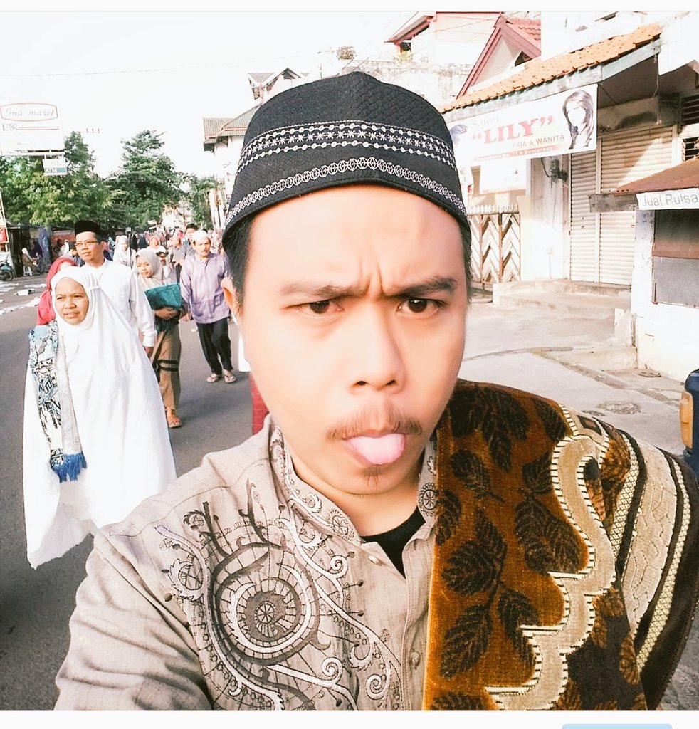 aik_deathripper's tweet photo. Remas pentil,
Remaja masjid pecinta tahlil. https://t.co/enVc1CrCZu