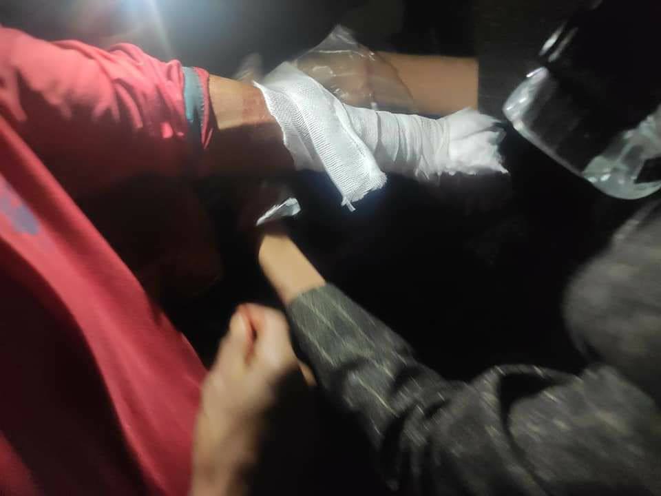 spring21MM's tweet photo. Tw \\ gunshots, blood
On Mar 27, Terrorists with full forces continuously shooting and setting fire the barriers on the street in #YadanarThiri Ward,#Taunggyi. At least five people have been shot.(11 pm)
#WhatsHappeningInMyanmar
#Mar27Coup https://t.co/tlh9WjsgvC