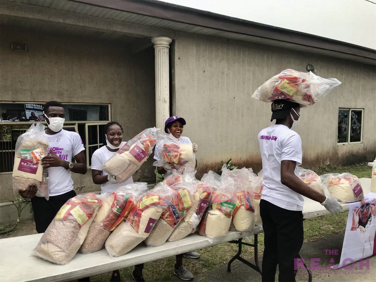 TheREACHNG's tweet photo. While his #Homecoming may be to entertain fans at home, @burnaboy thought no one should be left out, as he once again provided food packs for 300+ families in Kono, Ogoniland.

#BurnaXREACH https://t.co/91K29odgKR