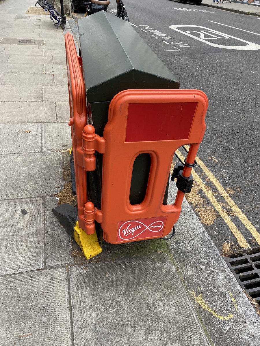 craiginmotion's tweet photo. @virginmedia Ha ha ha. YOU want ME to tell YOU. #areyouhavingalaugh.  Fix it.  FIX IT. 2 weeks and counting. Maybe you can fix this too? https://t.co/y0MDjDvpAf
