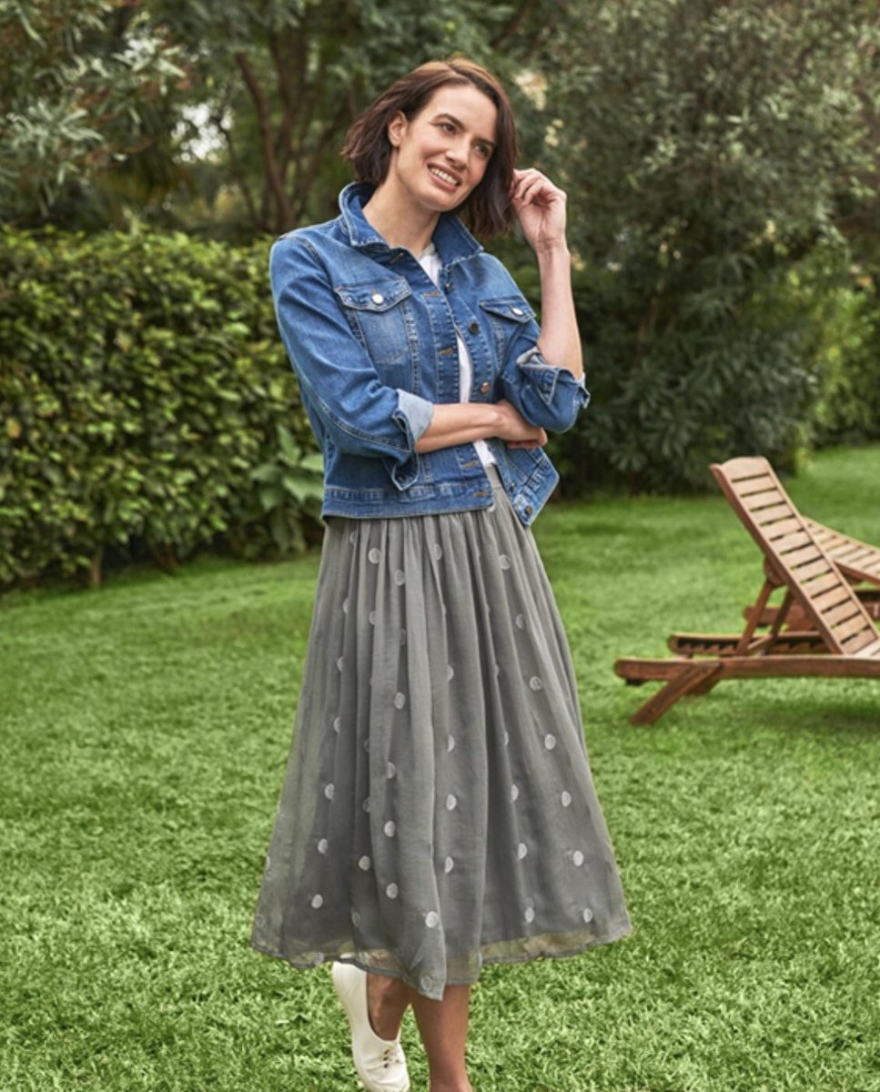 Who is counting down until we can see #friends &amp; #family in the #garden ? 

With clocks going forward tomorrow it is the start of #Summer time ☀️

We are gifting 1 lucky person a £100 Pure Voucher to spend on our new collection ✨

Like &amp; retweet to enter 🎉

#purecollection