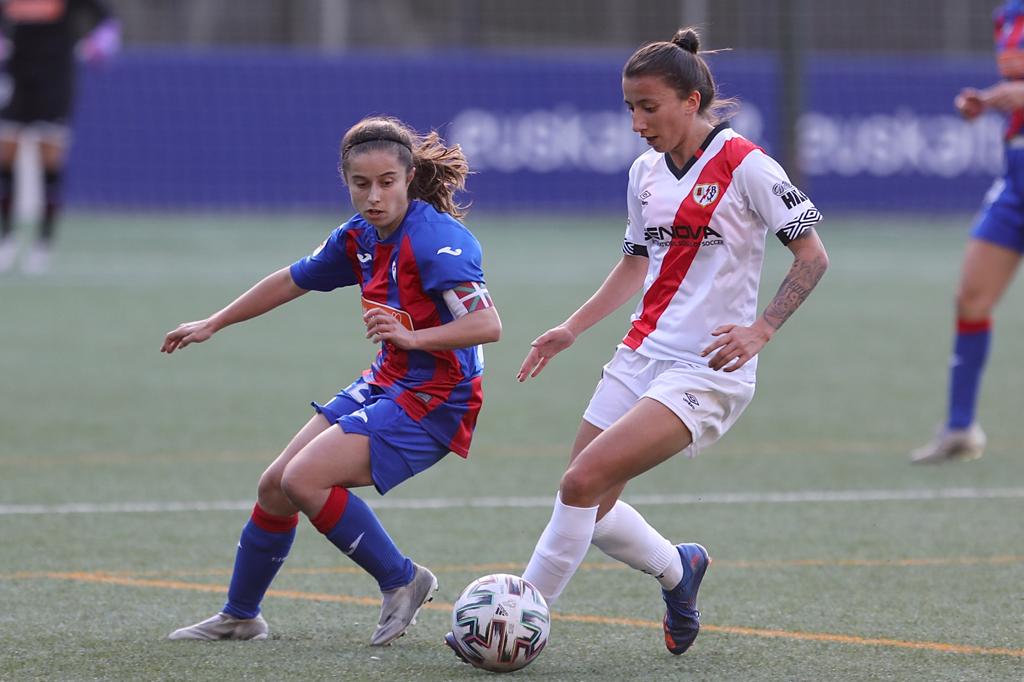 FundRayoFem's tweet photo. ⚡️Final en Unbe!
Valiosísimo y trabajado punto del equipo, ante un gran Eibar, para situarnos más cerca del objetivo!!

@SDEibar 0 - Rayo Femenino 0

#VamosRayoFemenino https://t.co/WYRgFKpYge