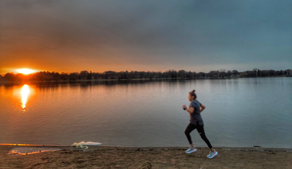Mom74Run's tweet photo. 5 miles to greet Creator💜🙏🏽 #momrunner #run #navajo #indigenousrunner #sunrise #Minnesota #mach4 #TimeToFly https://t.co/47iI4z8DTJ