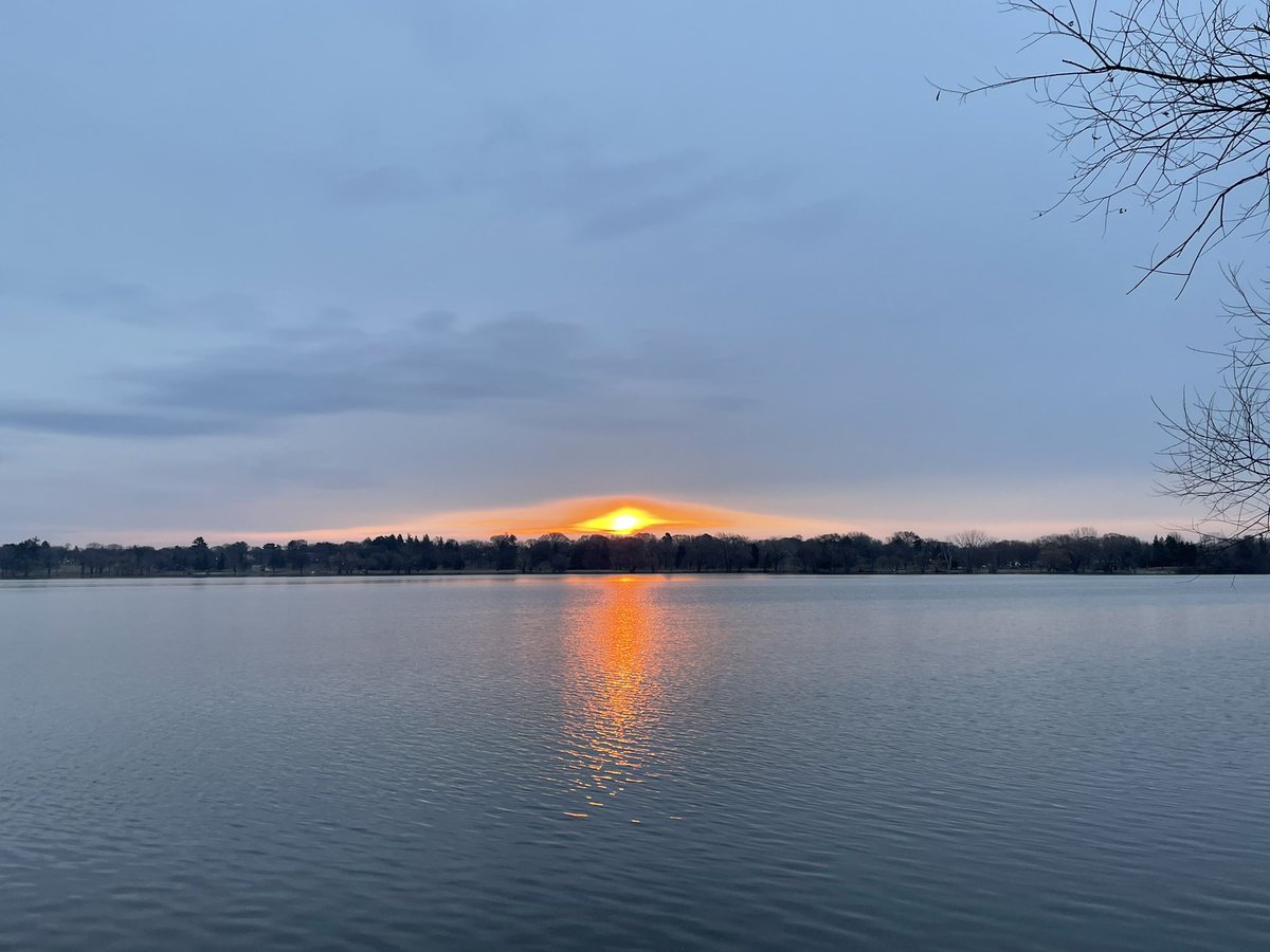 Mom74Run's tweet photo. 5 miles to greet Creator💜🙏🏽 #momrunner #run #navajo #indigenousrunner #sunrise #Minnesota #mach4 #TimeToFly https://t.co/47iI4z8DTJ
