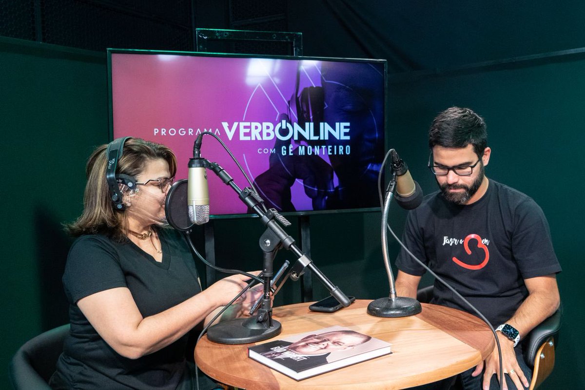 periloborba's tweet photo. No programa #Verbonline de ontem para a rádio @verbofm com @GeneMonteiro eu falei um pouco mais sobre a biografia do Ap. Bud Wright

Ouça: https://t.co/uSJziJSjGV

Link no podcast #VerbodaVida pra IOS: https://t.co/X9YzxVlQ9C

@edrhemabrasil @verbodavida 
#BiografiaBudWright https://t.co/GLJuEalkG0