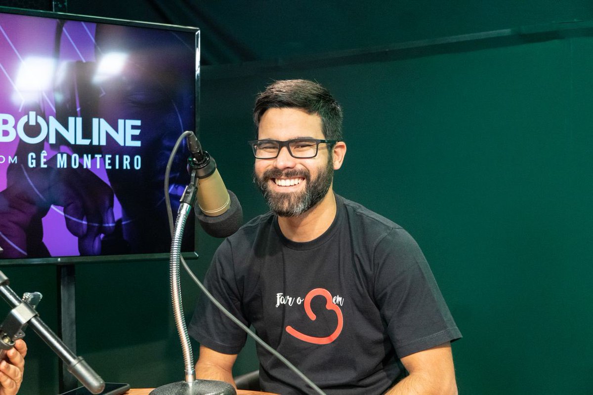 periloborba's tweet photo. No programa #Verbonline de ontem para a rádio @verbofm com @GeneMonteiro eu falei um pouco mais sobre a biografia do Ap. Bud Wright

Ouça: https://t.co/uSJziJSjGV

Link no podcast #VerbodaVida pra IOS: https://t.co/X9YzxVlQ9C

@edrhemabrasil @verbodavida 
#BiografiaBudWright https://t.co/GLJuEalkG0