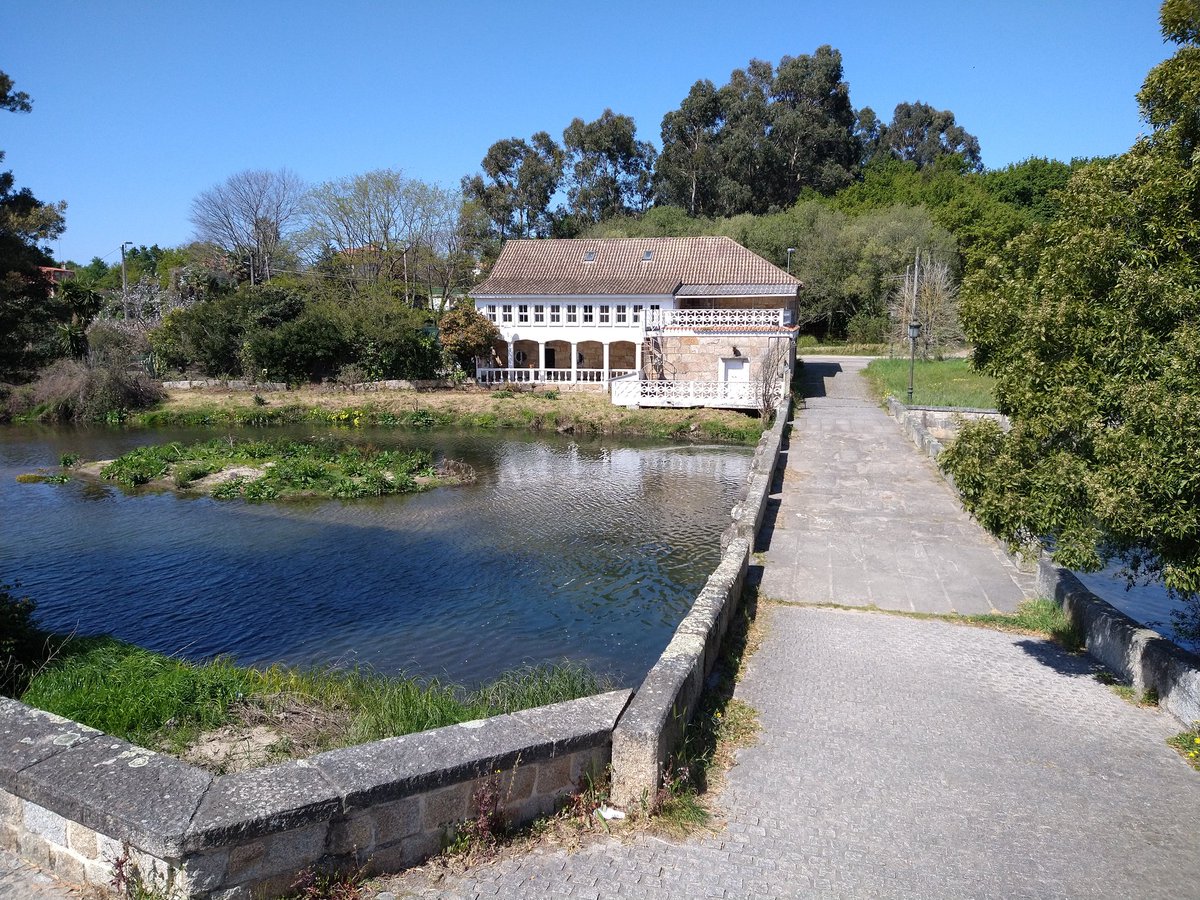 leodegio's tweet photo. Hoy salimos a caminar con las peques. De casa a la playa hay un sendero que va bordeando el #RioLagares, hicimos picnic. Caminamos más de 5km con ellas, todo un desafío. Llegamos a #PlayaSamil. Lo bancaron. Un día espectacular.
#Vigo #Galicia #galiciabonita #galiciamaxica https://t.co/6kbXnLwrVv