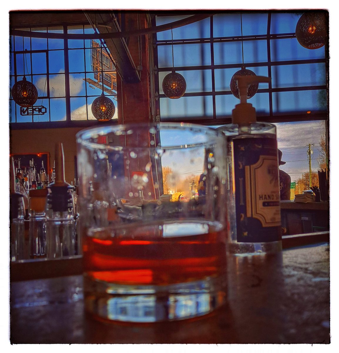 PirateRick69's tweet photo. Stepping out of my comfort zone for #Internationalwhiskyday. J.
Riddle Peated Bourbon. Slainte! #finsup #TwoJames https://t.co/EYqB12UgZR