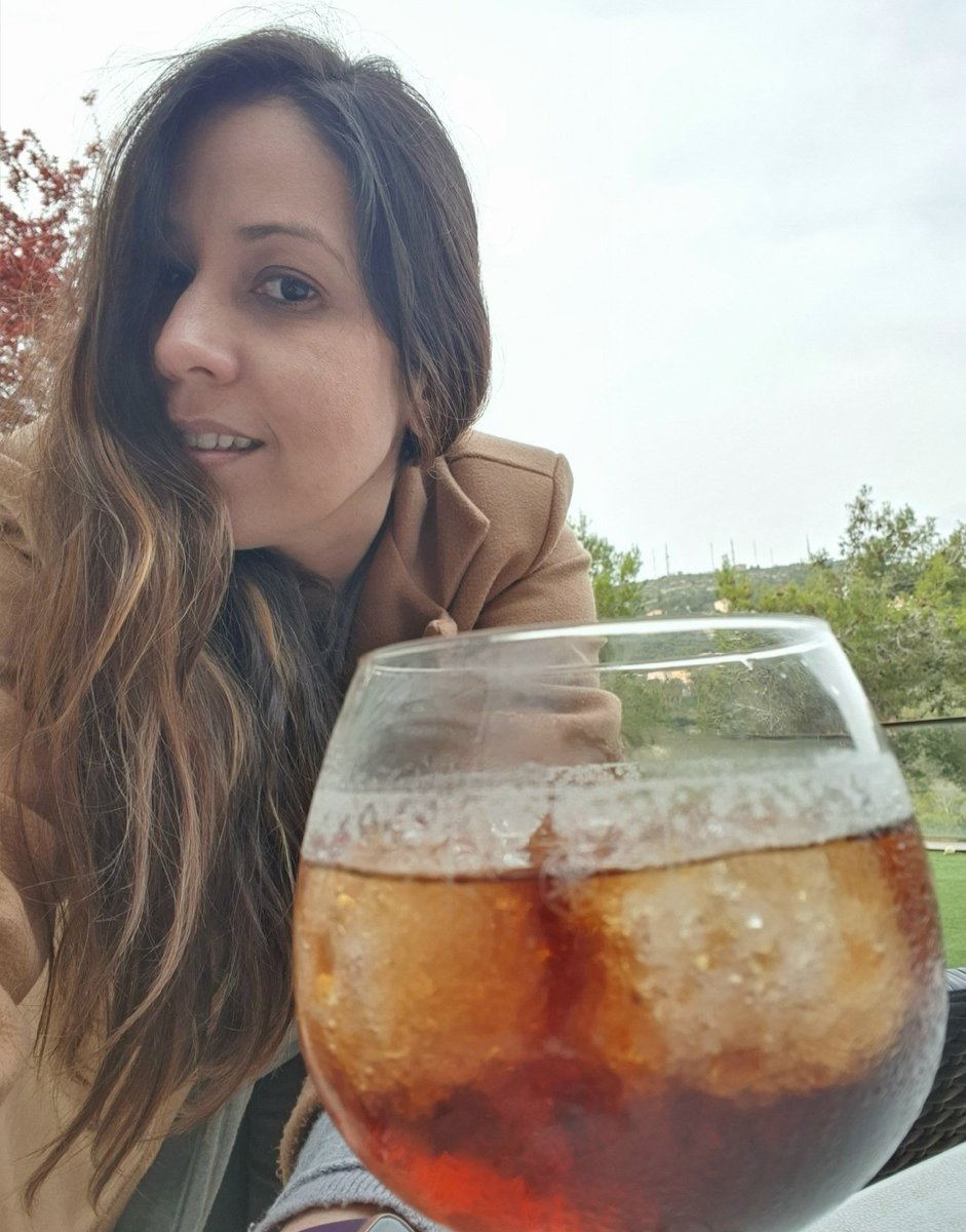 MDTillero's tweet photo. Solución a los problemas? Un cubata!!! 🤣🤣🤣#PaTodo #spain aunque no hay problemas...🤣 https://t.co/20YOVa9KuC