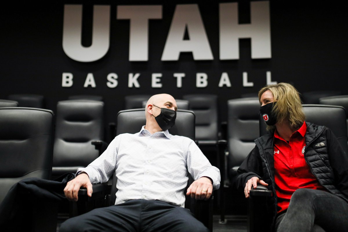 UtahMBB's tweet photo. Checking out the new digs. 

#GoUtes https://t.co/dbzhNTVHpy