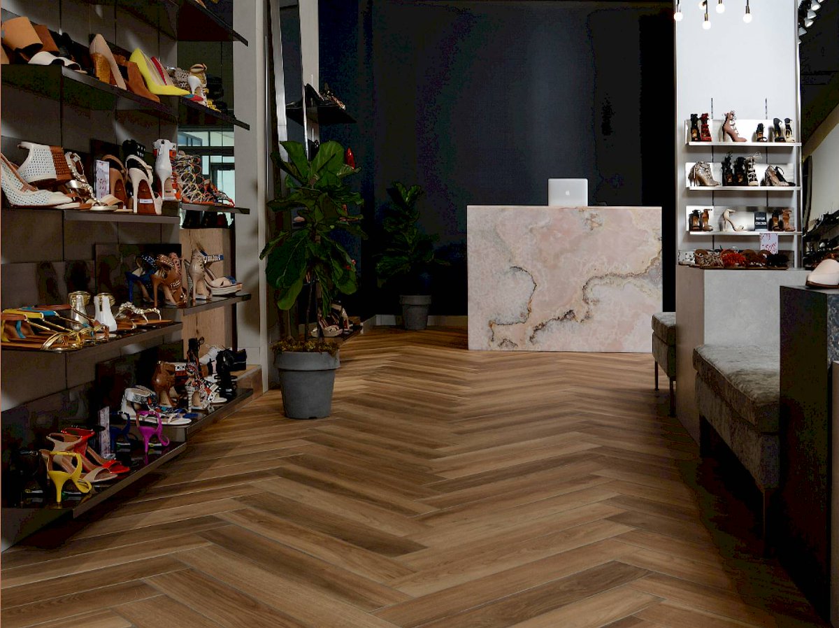 centura_tile's tweet photo. Cottage Olmo is a porcelain tile with the beauty and warmth of Mediterranean wood. Laid in a herringbone pattern, this looks like the real deal! 

💭Did you know this wasn’t hardwood? Tell us in the comments below how you were so certain. https://t.co/XYKJk2XzOd

#Wood #porelain https://t.co/BS1ZfQr4Qi