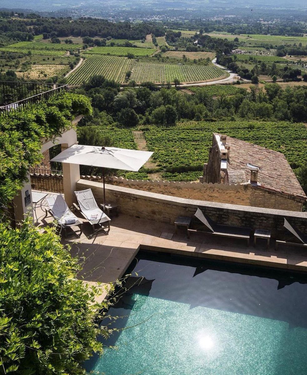 DoYouKissNTell's tweet photo. Location: Hotel Crillon le Brave
@francefr
Poolside with rolling green vineyard hills as far as the eye can see is definitely where we'll be gathering post COVID. How about you?
Venue @hotelcrillonlebrave
Photographer @louisaws
#kissandtell #wedding #travel #destinationwedd https://t.co/t79TPMeXKp